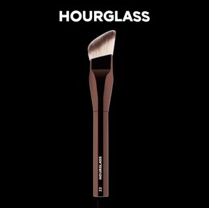 Hourglass Angled Liquid Foundation Makeup Brush